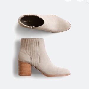 Violet & Red Women's Beige Ankle Booties